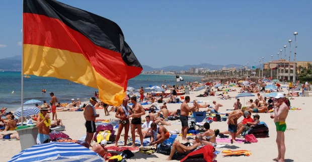 Sehr viele deutsche Touristen am Strand.