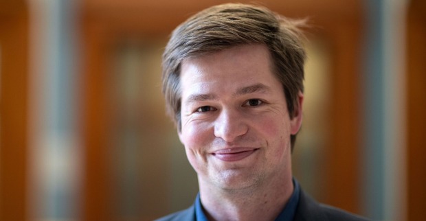 Der Politiker Philipp da Cunha in Großaufnahme.