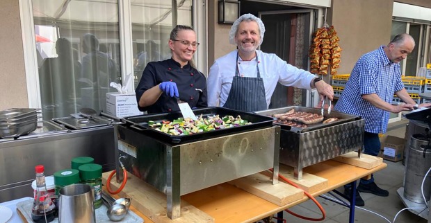Das Catering-Team von Contento im Einsatz bei einem Open Air | Credit: Contento