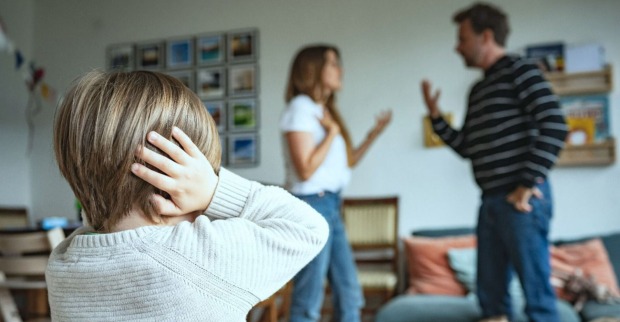 Kinder fühlen sich allein gelassen, wissen nicht, wie sie mit dem plötzlichen Verlust der vertrauten Lebenssituation umgehen sollen.