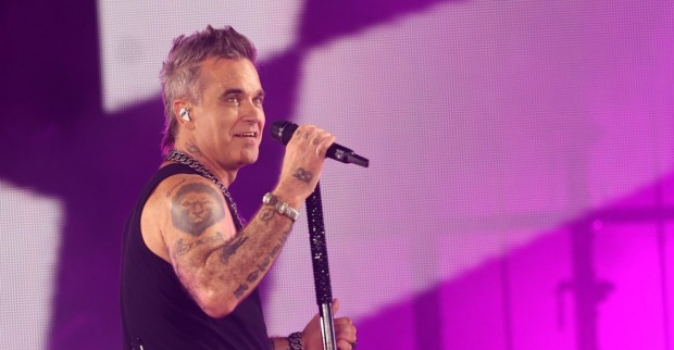 Robbie Williams auf der Bühne.