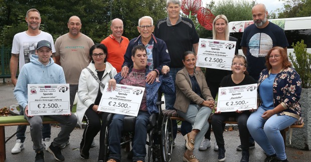 Viele strahlende Gesichter bei der Scheckübergabe im Zuge des 5. Charity Ausschankes am Villacher Kirchtag 2023