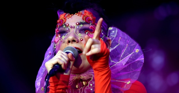 Björk setzt bei ihren Konzerten auf ausgefallene Looks