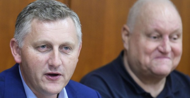 Porträt der Chefverhandler Reinhold Binder (PRO-GE) und Karl Dürtscher (GPA) vor Beginn der Metaller-KV-Verhandlungen in der Bundeswirtschaffskammer in Wien.