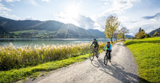 Zwei Radfahrer inmitten einer herrlichen Landschaft