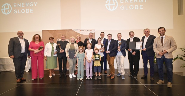 Erwin Smole, Sebastian Schuschnig, Alois Dolinar und die Gewinner des Energy Globe Award Kärnten 2023