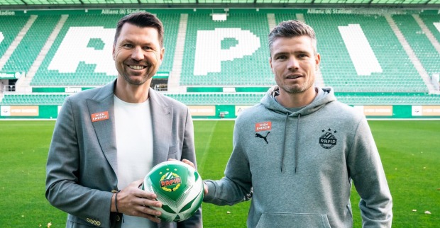 Geschäftsführer Sport Markus Katzer und Robert Klauß gemeinsam im Stadion.