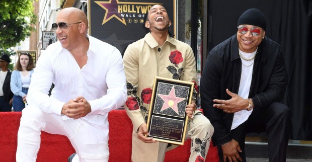 Vin Diesel mit zwei Rappern auf dem Walk of Fame in Hollywood.