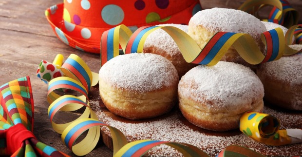 Krapfen auf einem Tisch | Credit: iStock.com/beats3
