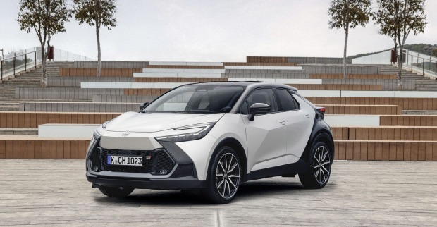 Der 4,362 Meter lange Toyota C-HR ist wahlweise mit Front- oder Allradantrieb erhältlich. D