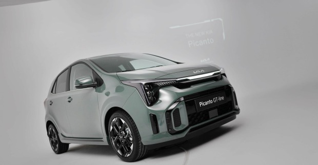 Der Kia picanto präsentiert zum Modelljahr 2024 mit markantem neuen Front- und Heckdesign.
