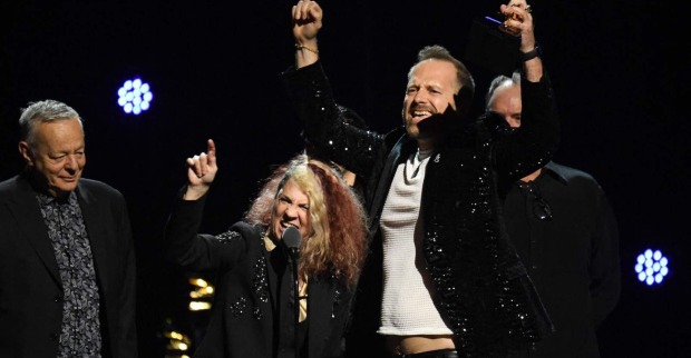 Markus Illko freut sich mit den Co-Siegern über den Grammy | Credit: VALERIE MACON / AFP / picturedesk.com