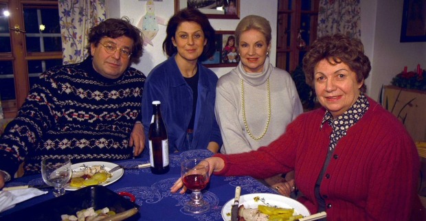 Vier Schauspieler in einer Szene von "Single Bells".