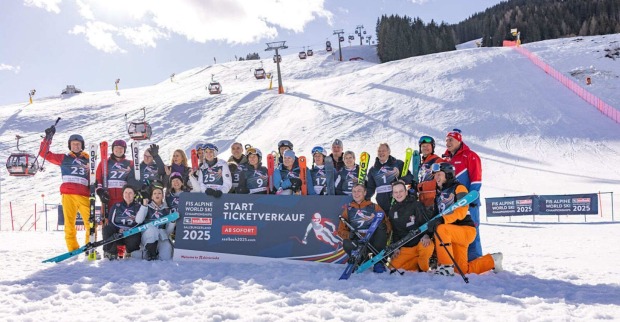 Die österreichischen Ski-Legenden der letzten WM in Hinterglemm haben sich zum Legendenrennen getroffen.