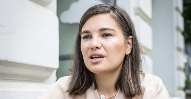 Influencerin DariaDaria in einem Gespräch