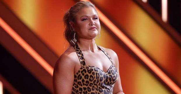 Sophia Thiel mit einem gemusterten Top bei Let's Dance.