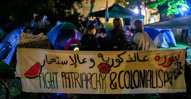 Das Protest-Camp am Alten AKH bei Nacht.