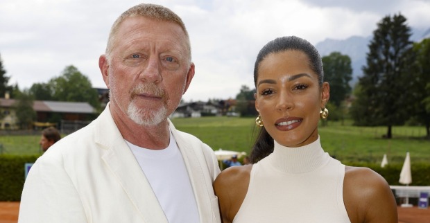 Boris Becker und Verlobte Lilian in weißen Outfits.
