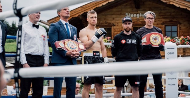 Begic im Boxring vor dem Stangelwirt