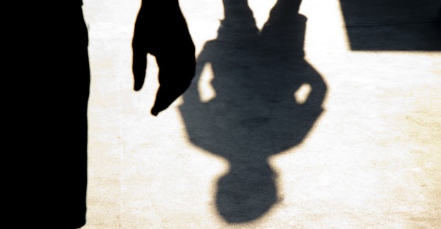 Schatten von zwei Kindern.