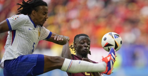 Jules Kounde vs. Jeremy Doku