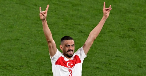 Demiral zeigt bei seinem Torjubel den in Österreich verbotenen Wolfsgruß