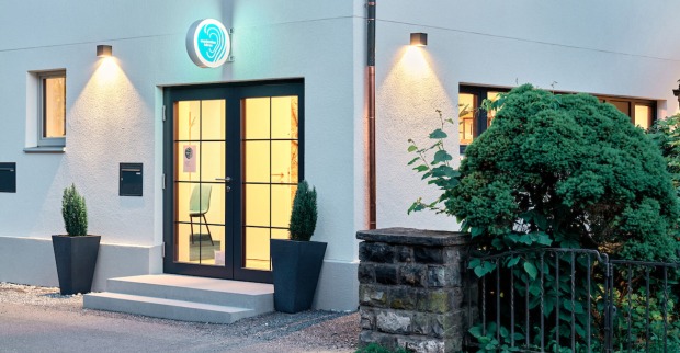 Der Hörakustik-Meisterbetrieb in der Schillerstraße 9 hat im Mai eröffnet.