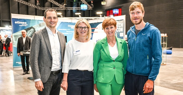 Vize-Bgm. Julian Fässler, Tech.Con Beirätin Karin Fink-Loos (KUGELFINK), Messe-GF Sabine Tichy-Treiml und Keynote Speaker Simon Messner (v. li.)