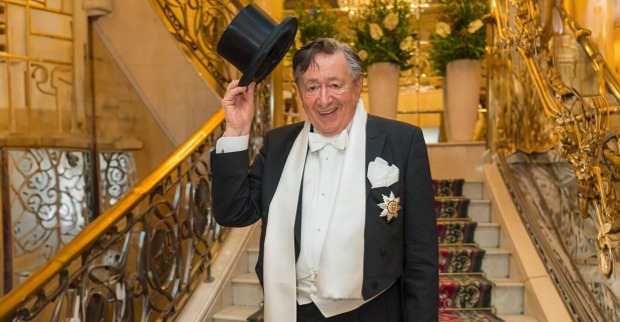 Richard Lugner in seinem Opernball-Outfit mit Zylinder.
