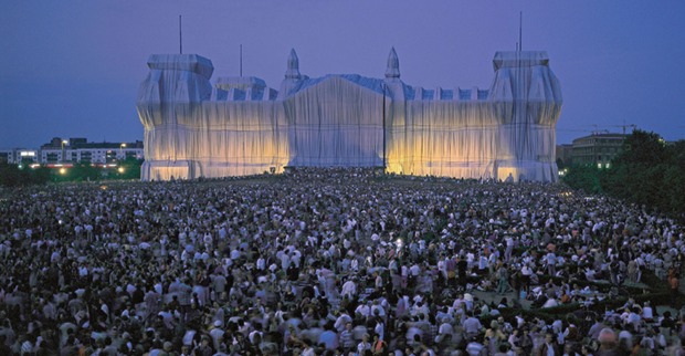 Christo und Jeanne-Claude: Verhüllter Reichstag, Berlin, 1971–95