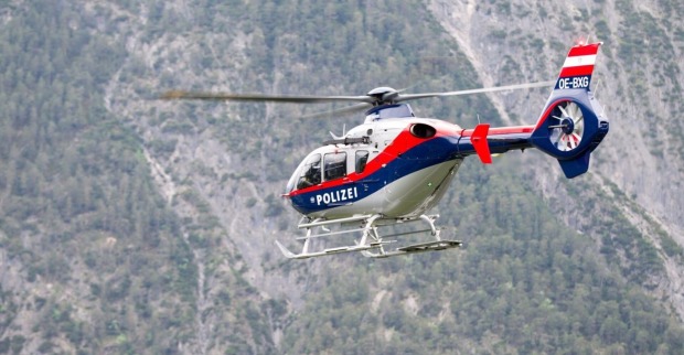 Ein Polizeihubschrauber im Einsatz.