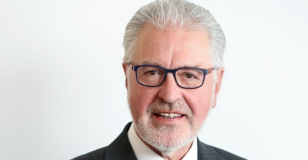 Portraitbild Walter Aichinger