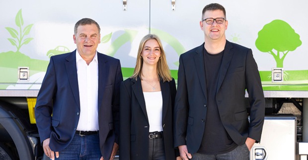 Generationswechsel beim Familienunternehmen Helbok Kanal.services aus Lustenau: Josef Helbok (l.) übergibt an seine Kinder Eva Helbok-Mayer als neue Geschäftsführerin und Andreas Helbok als neuer Prokurist und Betriebsleiter.