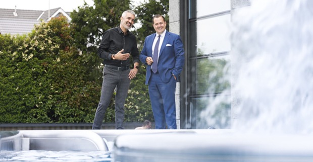 Führungswechsel im Mineralheilbad: Geschäftsführer Michael Hasler (rechts) und sein Nachfolger Michael Benvenuti.