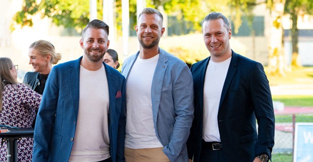 Porsche Verkaufsberater Kevin Senekowitsch, Alexander Brandt und Simon Schwab (v. li.)