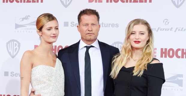 Lilli, Til und Luna Schwaiger bei einer Filmpremiere.