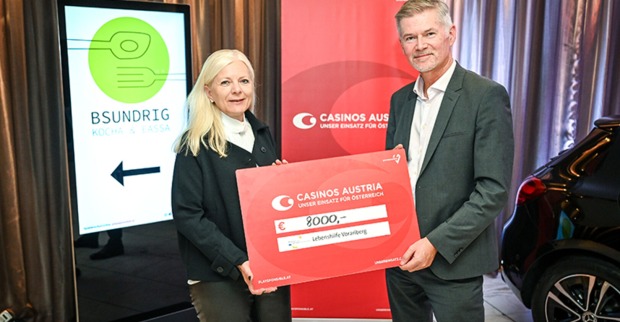 Carina Wilhelmstätter (Casino Marketing), GF-Lebenshilfe Michaela Wagner-Braito und Casino Dir. Bernhard Moosbrugger