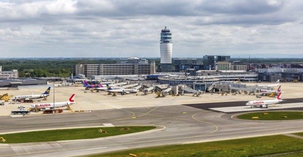 Großaufnahme vom Flughafen Schwechat.