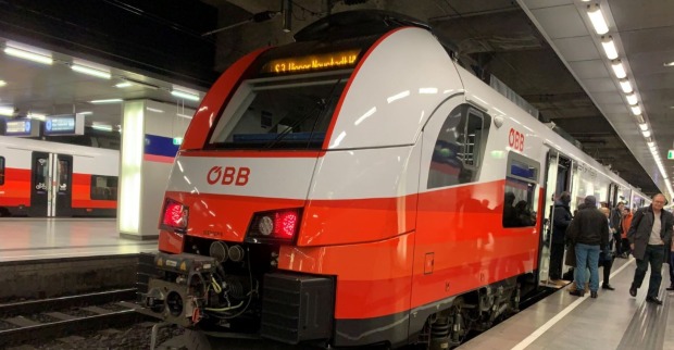 Zug der Wiener Schnellbahn