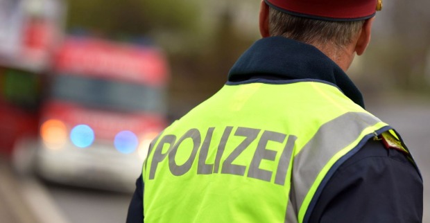 Die Polizei hat bei Nickelsdorf einen Gefahrentransporter aus dem Verkehr gezogen.