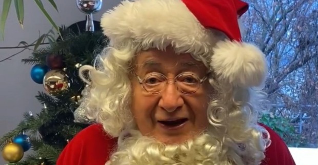Richard Lugner als Weihnachtsmann verkleidet
