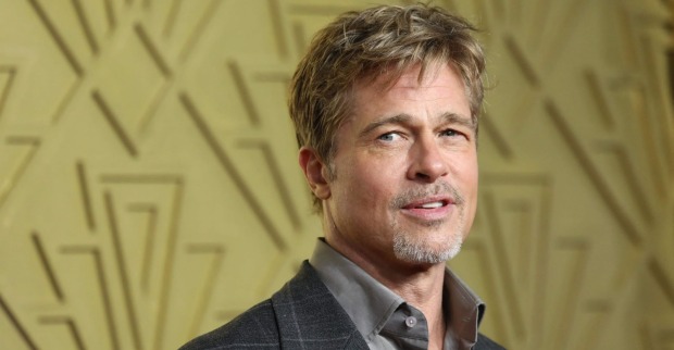 Brad Pitt lächelt in die Kamera
