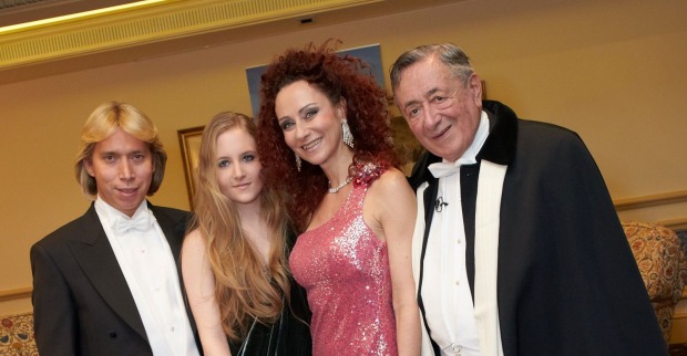 Helmut Werner mit den Lugners am Opernball