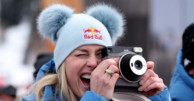 Lindsey Vonn mit einer Kamera