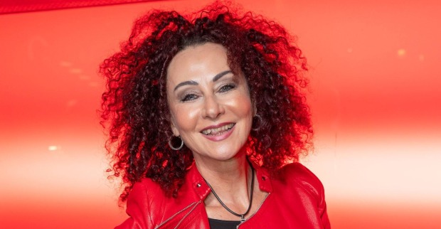 "Mausi" Lugner lächelt in die Kamera