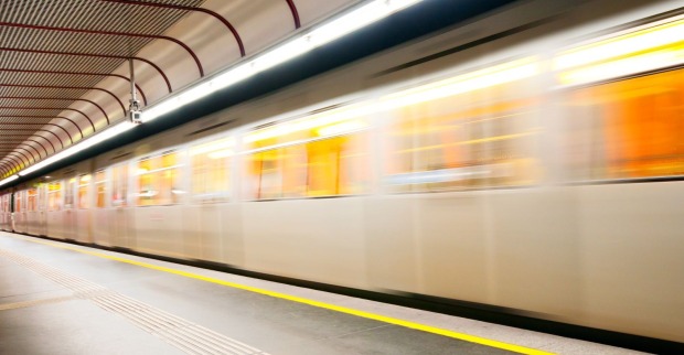 U-Bahn in Wien fährt ab