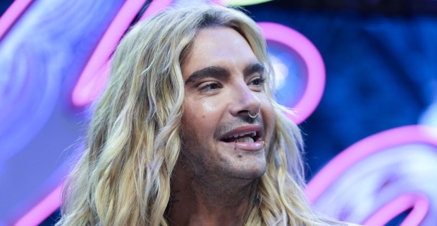 Bill Kaulitz lächelt