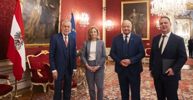 Bundespräsident Alexander Van der Bellen , NEOS-Bundesparteichefin Beate Meinl-Reisinger, ÖVP-Chef Christian Stocker und SPÖ-Chef Andreas Babler