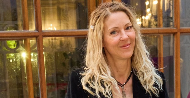 Simone Lugner lächelt