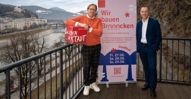 Organisator Jochen Höfferer (Stadt Salzburg) und Bürgermeister Bernhard Auinger (v. li.)